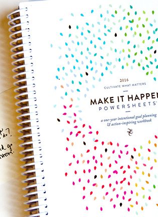 The 2016 Make It Happen Powersheets from the Lara Casey Shop! Here's a sneak peak at my order, I'm so excited to get started. Setting goals and crushing them to be the best girl boss out there! | thebewitchinkitchen.com