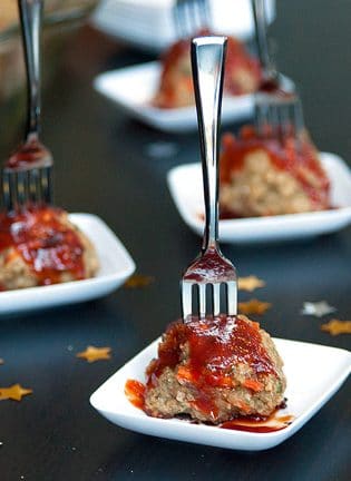 Turkey Meatball Bites. This appetizer is a great healthy party recipe or a delicious healthy dinner main dish. Ground turkey, hidden vegetables and a sweet sriracha sauce that has 75% LESS sugar. | thebewitchinkitchen.com